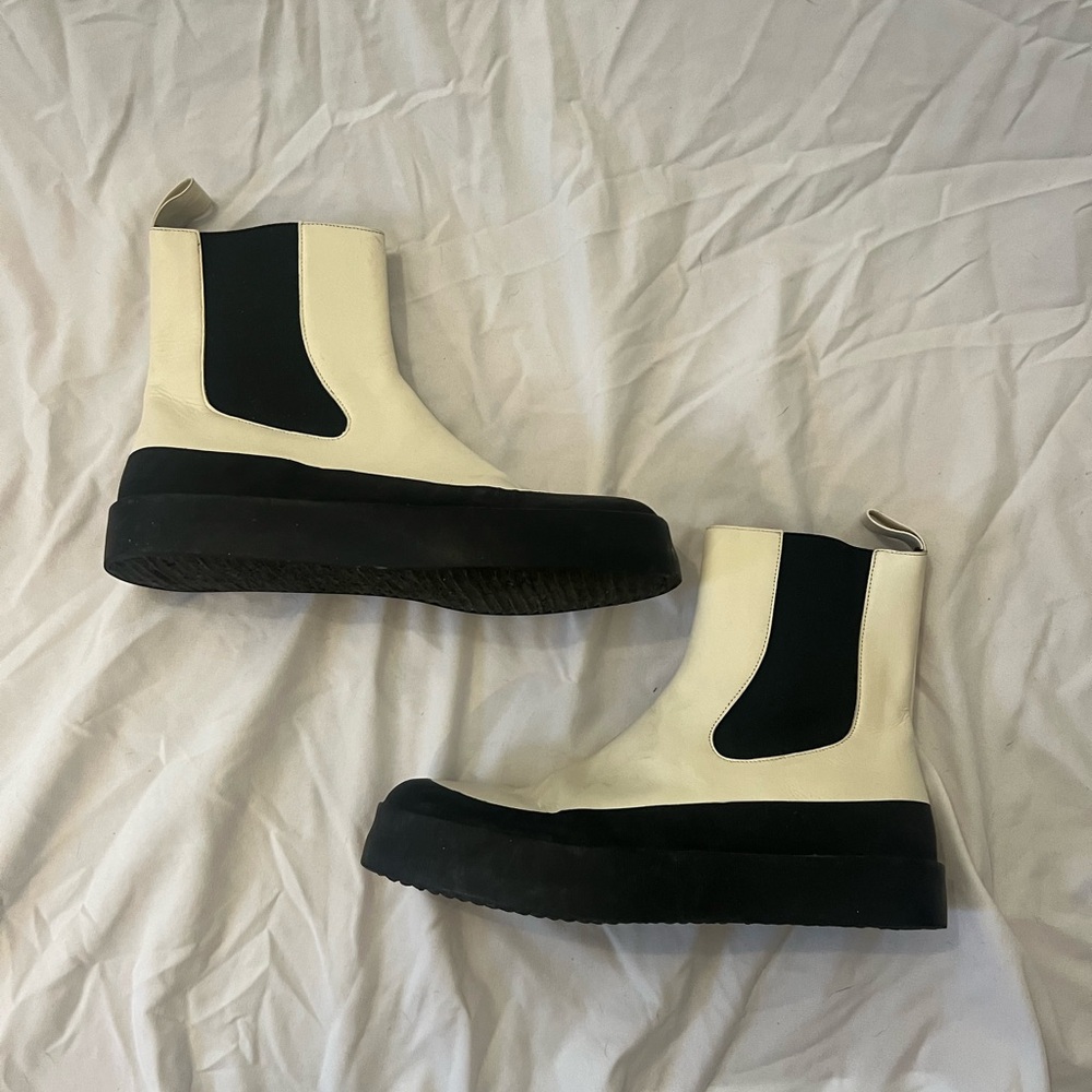 Neous Zaniah Two-Toned Leather Chelsea Boots